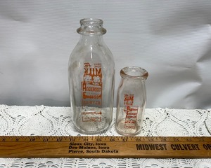 lot 199 image: Anderson Erickson Milk Glass