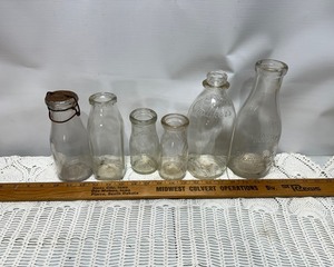 lot 200 image: Assortment of Vintage Milk Glass