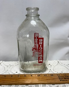 lot 17 image: Vintage Bridgeman Milk Glass