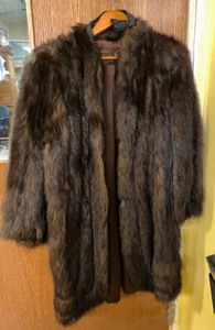 lot 14 image: Vintage Fur Coat