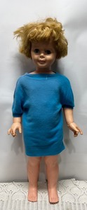 lot 13 image: Vintage Doll