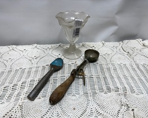 lot 203 image: Vintage Ice Cream Scoops