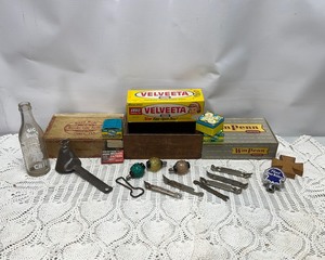 lot 204 image: Vintage Odds & Ends