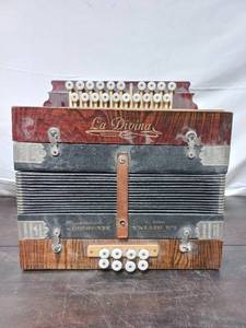 La Divina Accordion