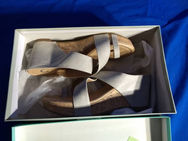 Journee Collection Womans Reyna Sandal Size 8 (Brand New)