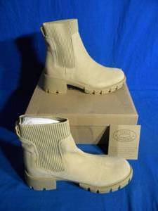 Brand New  Steve Madden Womens Hayle Boot Size 9 (Tan)