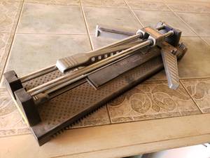 lot 23 image: Tile Cutter