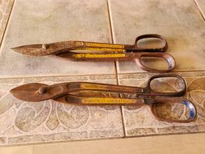 lot 24 image: Pair of Tin Snips