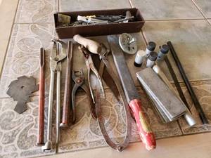 lot 33 image: Lot of Misc Tools