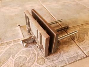 lot 39 image: Vice  Clamp