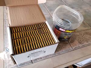 lot 47 image: Staples and Screws