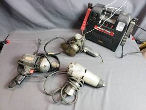 lot 78 image: Older Drill, Impact, Sander, Power Pack
