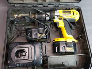 lot 92 image: Dewalt 14.4 V Drill, Battery and Charger