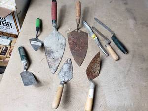 lot 94 image: Lot of Concrete Trowels