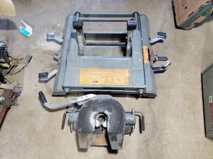 lot 7 image: Companion BW Adjustable 5th Wheel Hitch