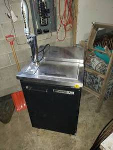 lot 8 image: Beverage Air Kegerator