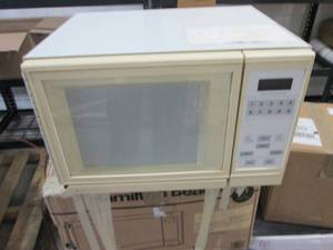 Amana Microwave used, powers on...