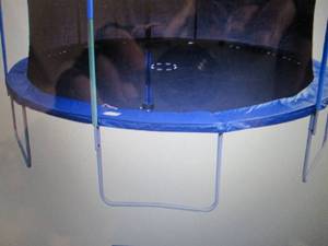 12 Round Trampoline open box, no e...