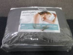 Queen Comforter Set...