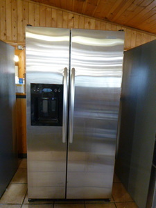 lot 3 image: KitchenAid Side-by-Side RefrigeratorFreezer
