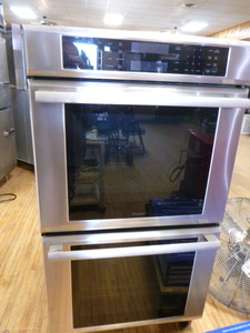 lot 8 image: Thermador Double Wall Oven