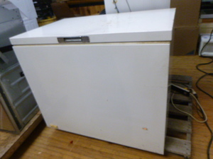 lot 16 image: Whirlpool Chest Freezer