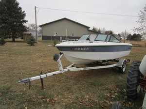 1987 17 Thunder Craft wEvinrude 140 & EZ Loader Trailer