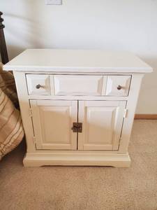 Pair Of Broyhill Nightstands