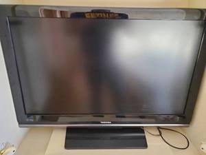 Toshiba 37 Flatscreen TV