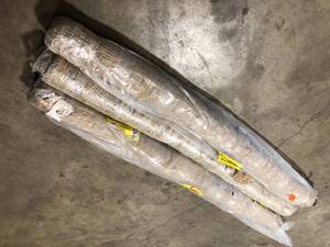 lot 20 image: Lot of 3 assorted Area Rugs review pictures