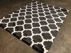 lot 23 image: StyleWell Seyward Grey 8 ft. x 10 ft. Trellis Shag Area Rug review pictures