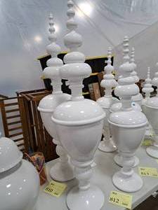 lot 811 image: 48 White Resin Totem Dcor
