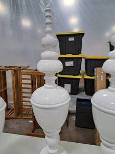 lot 814 image: 40 White Resin Totem Dcor