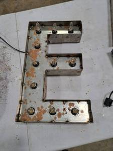 lot 832 image: 17  120V Decorative Letter E Light