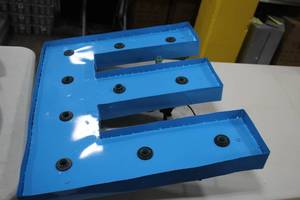 lot 930 image: Metal Letter E Lighted Sign