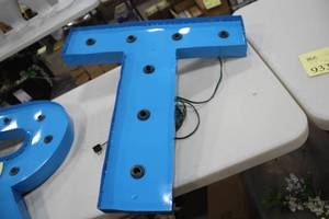 lot 933 image: Metal Letter T Lighted Sign