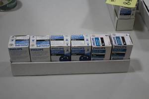 lot 846 image: Lot of (6) Philips Light Bulbs (in box)