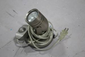 lot 861 image: 5  35W 120V Halogen Desk Lamp with Switch