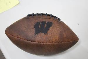 lot 882 image: Wisconsin Badgers Football