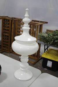 lot 892 image: 31 White Resin Totem Decor