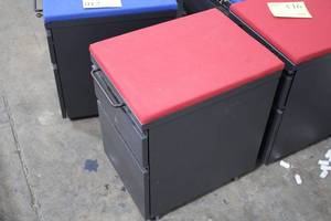 lot 912 image: Personal File Cabinet 2-drawer