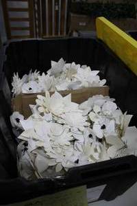lot 923 image: Lot of  Paper Flower Dcor