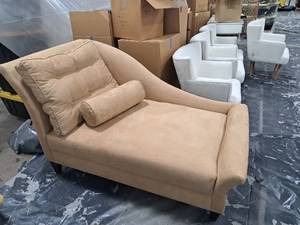 lot 541 image: Lounge Arm Chair
