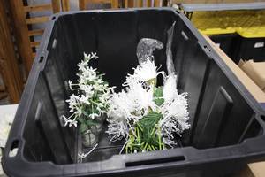 lot 940 image: Lot of (20) 20 White Floral Arrangement w Four White Flowers Dcor with Vase