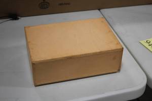 lot 944 image: Display Box