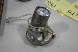 lot 947 image: 5 Halogen Desk Lamp w Switch