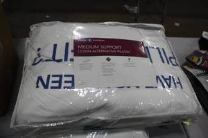 lot 971 image: Sleep Number Medium Support Down Alternative Pillow