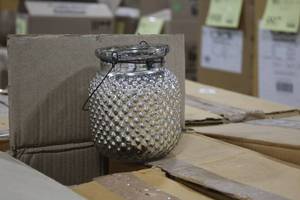 lot 984 image: Lot of (1 Box) Accent Dcor 5 Hobnail Jars 12-count