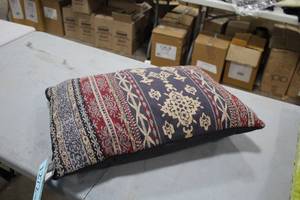 lot 1272 image: Throw Pillow 24x17