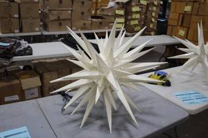 lot 1304 image: Z Gallerie Moravian Star Dcor 29x31